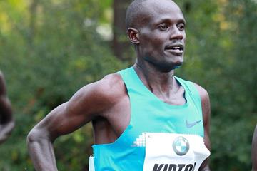 Mark Kiptoo in action at the 2013 BMW Frankfurt Marathon (Photorun / organisers)