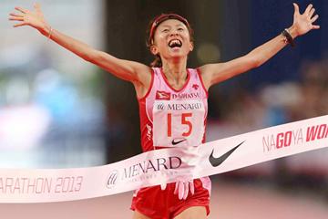 Ryoko Kizaki celebrates winning the Nagoya Women's Marathon (Yohei Kamiyama/Agence SHOT)