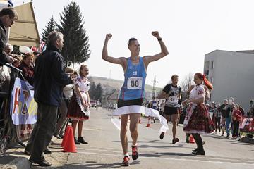 Matej Toth smashes the 50km course record in Dudince (Jan Viazanicka / SITA)