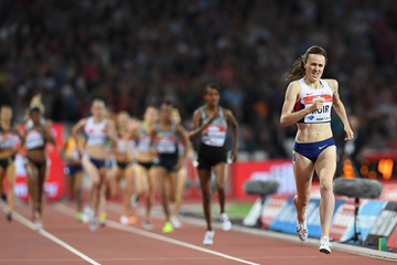 Laura Muir leads the 1500m at the IAAF Diamond League meeting in London (AFP / Getty Images)