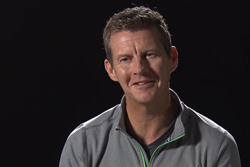 Steve Cram on Legend of Athletics, signature edition (IAAF)