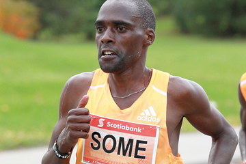 Peter Some in action during the Toronto Waterfront Marathon (Canada Running Series)