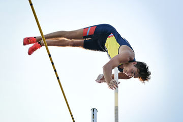 Mondo Duplantis in action at the Diamond League meeting in Lausanne (AFP / Getty Images)