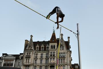 Mondo Duplantis in action at the Diamond League meeting in Lausanne (AFP / Getty Images)