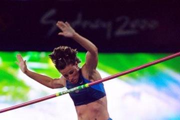80 Years of Women Athletics at Olympic Games - Stacy Dragila - 2000 (Getty Images)