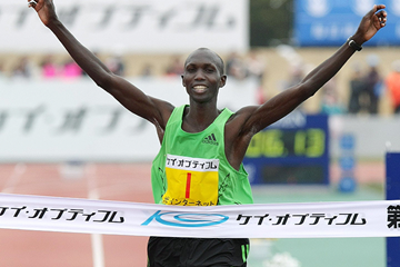 2:06:13 course record for Wilson Kipsang at Lake Biwa (Kazuo Tanaka/Agence Shot)