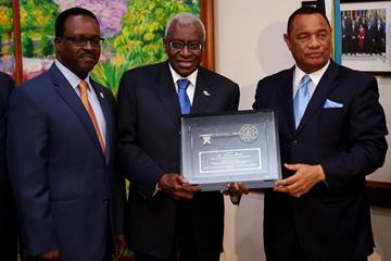 IAAF President Lamine Diack is honoured by Prime Minister of the Bahamas Perry Christie (Getty Images)