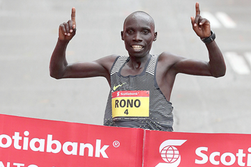 Philemon Rono wins the Toronto Waterfront Marathon (Organisers / Victah Sailer)