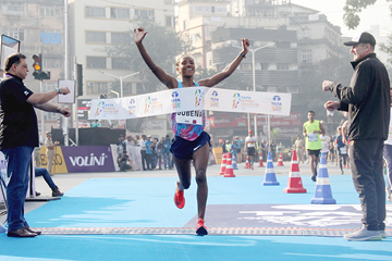 Amane Gobena wins the Mumbai Marathon (Organisers / Procam International)