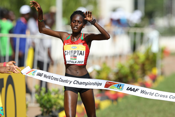 Irene Cheptai wins the senior women's race at the IAAF World Cross Country Championships Kampala 2017 (Roger Sedres)