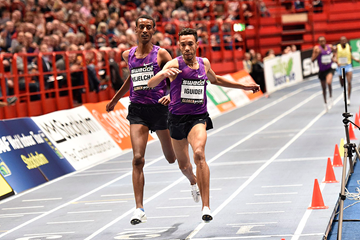Abdalaati Iguider wins the 3000m at the Globen Galan in Stockholm (Hasse Sjogren)