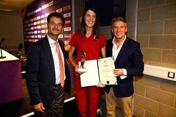 Ruth Beitia, recipient of the World Fair Play award, with IAAF President Sebastian Coe and Sunil Sabharwal (Getty Images)