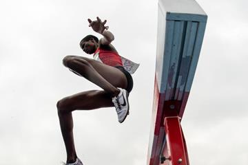 Fancy Cherono of Kenya in action in the girl's 2000m steeplechase in Buenos Aires (Joel Marklund for OIS/IOC)