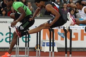 Dayron Robles in Zurich heads off Jason Richardson (Jean-Pierre Durand)