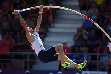 Renaud Lavillenie jumping to his seventh national outdoor title (FFA / KMSP)