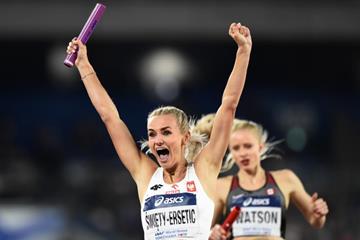 Justyna Swiety-Ersetic celebrates Poland's 4x400m victory at the IAAF World Relays Yokohama 2019 (Getty Images)
