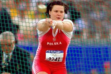 Kamila Skolimowska in action in the hammer at the Sydney 2000 Olympic Games (Getty Images)
