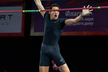 Renaud Lavillenie clearing a world record of 6.16m at the 2014 Pole Vault Stars meeting in Donetsk (Valeriy Bilokryl / Jean-Pierre Durand)