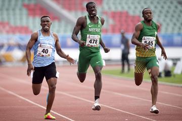 Leungo Scotch (l) en route to the African Games 400m title in Rabat (AFP/Getty Images)