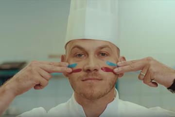 Fan preparing for the Continental Cup (Ostrava 2018 LOC)