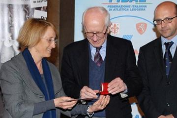 IAAF Council member Anna Riccardi, Roberto L Quercetani and FIDAL Deputy Vice President Alberto Morini in Florence, Salone dei Cinquecento (FIDAL)