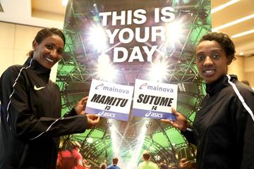 Mamitu Daska and Sutume Asefa ahead of the 2016 Frankfurt Marathon (Victah Sailer/organisers)