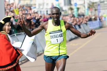 Duncan Maiyo winning the 2016 Brighton Marathon (Mark Shearmon / organisers)