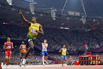 Usain Bolt wins the 200m at the London 2012 Olympic Games (AFP / Getty Images)