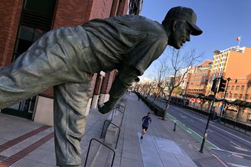 A lone jogger in San Francisco (Getty Images)