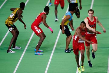 Vernon Norwood receives the baton in the 4x400m at the IAAF World Indoor Championships Portland 2016 (Getty Images)