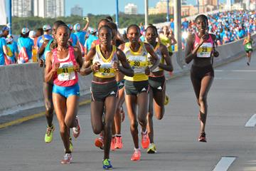 Mary Wacera (left, 41) in action at the World's Best 10K in San Juan (Organisers)