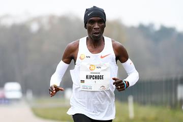 Eliud Kipchoge in action at the NN Mission Marathon in Enschede (AFP / Getty Images)