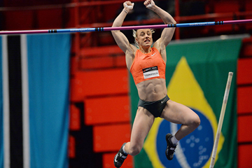 Nikoleta Kyriakopoulou wins the pole vault at the Globen Galan in Stockholm (Hasse Sjogren)