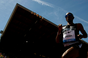 Mo Farah leads the 10,000m at the IAAF Diamond League meeting in Eugene (Getty Images)