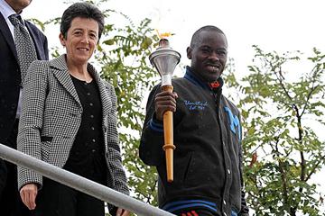Rosa Mota and Patrick Makau in Athens (Giancarlo Colombo)