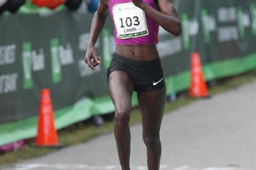 Lineth Chepkurui on the way to a course record at the TD Bank Beach to Beacon 10K (Victah Sailer)