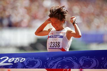 Naoko Takahashi winning the 2000 Olympic marathon title (Getty Images)