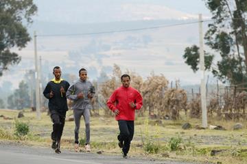 Kenenisa Bekele training in Ethiopia (Paul Gains)