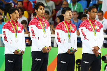 The Japanese 4x100m team with their silver medals at the Rio 2016 Olympic Games (Getty Images)