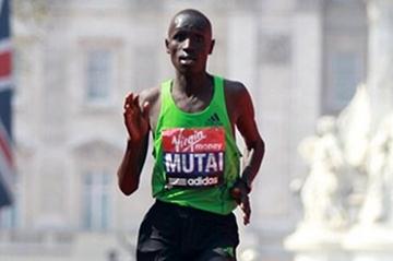 All alone - Emmanuel Mutai dominates and dazzles with a 2:04:40 race record in London (Getty Images)