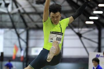 Li Jinzhe in action indoors at the 2015 Meeting D’Athletisme Mondeville (Jean-Pierre Durand)