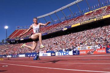 Jonathan Edwards at the 2001 IAAF World Championships (Allsport)
