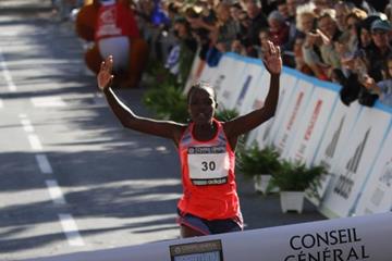 Salina Jebet Kosgei wins at the 2013 Marathon des Alpes-Maritimes Nice-Cannes (Organisers / mouv-up.com)