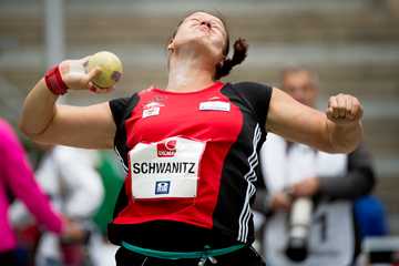 Christina Schwanitz in the shot at the ISTAF meeting in Berlin (AFP / Getty Images)