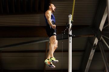 Renaud Lavillenie in action in Clermont-Ferrand (Jean-Pierre Durand)