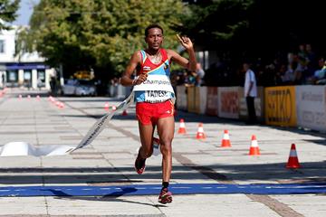 Zersenay Tadese winning at the 2012 IAAF World Half Marathon Championships (Getty Images)