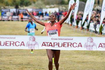 A familiar site - Senbere Teferi wins the Atapuerca Cross Country (Fundación ANOC)