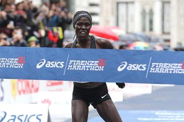 Lonah Chemtai Salpeter wins the 2018 Florence Marathon (Giancarlo Colombo)