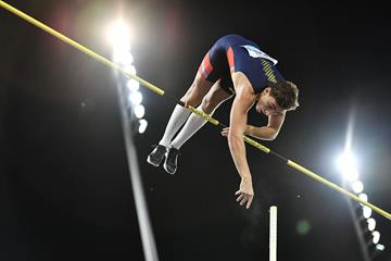 Armand Duplantis in action in the pole vault (AFP / Getty Images)