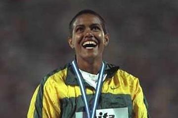 Cathy Freeman (AUS) after winning the 400m gold medal at the 1997 IAAF World Championships (Getty Images)